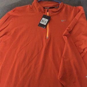 Brand new Men's Nike Breathe Quarter-Zip Top